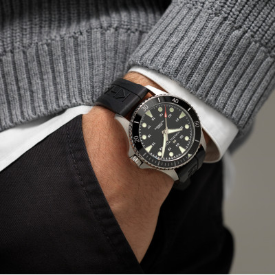 HAMILTON KHAKI NAVY SCUBA 300 mt